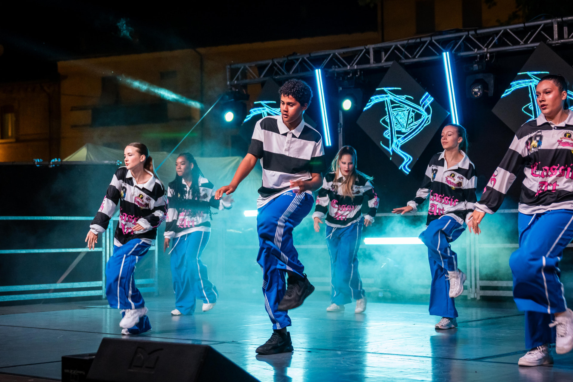 Allievi hip hop Art Movement Studio in coreografia di gruppo